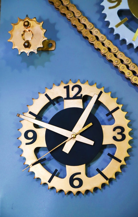 Vintage Motorbike Sprocket Wall Clock | Golden Black - Synthetic time